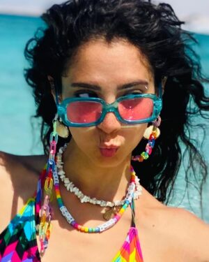 Dalia Shawky Instagram - 🐚 🌊🧜🏼‍♀️☀️🎨🌈 يومكم ملون و لذود! 
A colorful splash across your feed to make your day a little more playful. 🤭 #SummerIsHoly #TheBeachIsMyLover