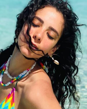 Dalia Shawky Instagram - 🐚 🌊🧜🏼‍♀️☀️🎨🌈 يومكم ملون و لذود! 
A colorful splash across your feed to make your day a little more playful. 🤭 #SummerIsHoly #TheBeachIsMyLover