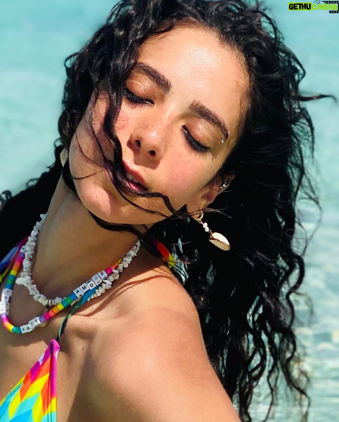 Dalia Shawky - 48K Likes - 🐚 🌊🧜🏼‍♀️☀️🎨🌈 يومكم ملون و لذود! 
A colorful splash across your feed to make your day a little more playful. 🤭 #SummerIsHoly #TheBeachIsMyLover