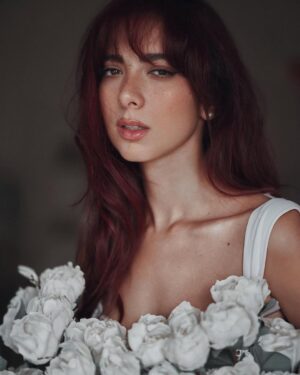 Dalia Shawky Instagram - 🕊️🤍 "افسح لي ضلعيك .. اود الخلود في موطني." 

More exclusive pictures from my favorite shoot to date. 
Here’s to my wonderful team, 
thank you for making my vision come to life. ✨ 

Photographer: @mahmoudaphotography
MUA: @rehamkhalifaa
Hair: @fady.mohsen1 @alsagheersalons
Artistic Direction: Dalia Shawky