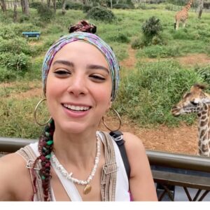 Dalia Shawky Instagram - KENYA! 🦒🦓🐅🦣🐆🌿

Here’s to making a life-long dream of mine become a reality. Beyond ecstatic to go on this adventure of a lifetime. YOLO 🥹⚡️

Swipe more to see my besties Eddie and Betty .. 
Eddie و شوفوا 
و هو بيسمع اسمه و بيسمع كلامي و يجيلي 
و قصة حبنا اللي اول صفحة اتكتبت فيها انهارده 🤭
اتهورت و عملتها.. 🙈

علاقتي بالزرافة علاقة بحبها اوي.. من و انا صغيرة ناس كتير اوي كانت بتقعد تتريق عليا و تقولي ان رقبتي شبه الزرافة.. كانوا بيقولوهالي بطريقة مش لذيذة خالص .. كبرت و حبي للزرافة كبر معايا و كتبت مرة ان نفسي اعيش اللحظة دي اني أككلهم و اني اشوفهم في الwild حاسين بالحرية و منطلقين .. و حصل. الحمد لله.. سبحانك. 

انا لو رقبتي بتشبهوها بالزرافة 
فأنا ليا الشرف بجمالهم ده و رشاقتهم دي 🦒

انهارده كان يوم ~ عمري ماهنساه في حياتي كلها. ✨
