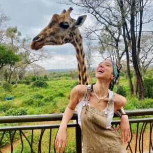 Dalia Shawky Instagram - KENYA! 🦒🦓🐅🦣🐆🌿

Here’s to making a life-long dream of mine become a reality. Beyond ecstatic to go on this adventure of a lifetime. YOLO 🥹⚡️

Swipe more to see my besties Eddie and Betty .. 
Eddie و شوفوا 
و هو بيسمع اسمه و بيسمع كلامي و يجيلي 
و قصة حبنا اللي اول صفحة اتكتبت فيها انهارده 🤭
اتهورت و عملتها.. 🙈

علاقتي بالزرافة علاقة بحبها اوي.. من و انا صغيرة ناس كتير اوي كانت بتقعد تتريق عليا و تقولي ان رقبتي شبه الزرافة.. كانوا بيقولوهالي بطريقة مش لذيذة خالص .. كبرت و حبي للزرافة كبر معايا و كتبت مرة ان نفسي اعيش اللحظة دي اني أككلهم و اني اشوفهم في الwild حاسين بالحرية و منطلقين .. و حصل. الحمد لله.. سبحانك. 

انا لو رقبتي بتشبهوها بالزرافة 
فأنا ليا الشرف بجمالهم ده و رشاقتهم دي 🦒

انهارده كان يوم ~ عمري ماهنساه في حياتي كلها. ✨
