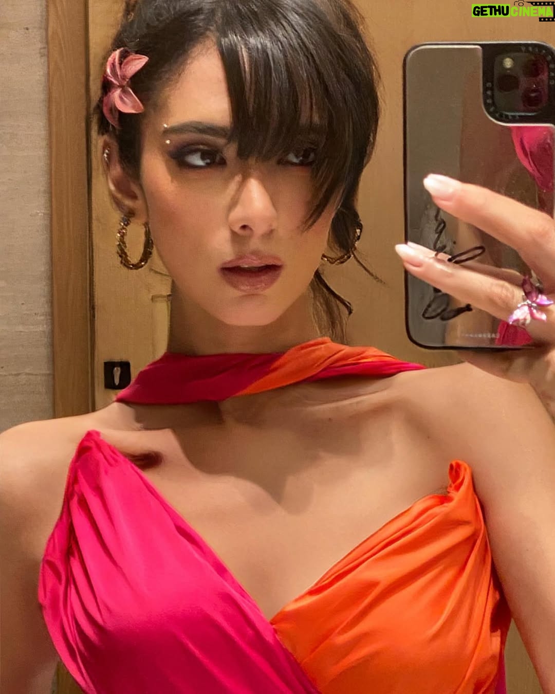 Dalia Shawky - 72K Likes - 900th post goes to celebrating love, with all its heart-melting beauty, dancing hearts and laughter intertwined with tears of joy. Here’s to my childhood bestfriend’s wedding, our Cindrella ~ Faru7i. 💗🧡

Thankful for my beautiful team: 
Custom made butterfly bridesmaid’s dress by the wonderful: @chl_maisonleon
MUA, inspired by the sunset: the lovely @sandrawilliammakeupartist 
Hair: @mostafa.elmasry.9
