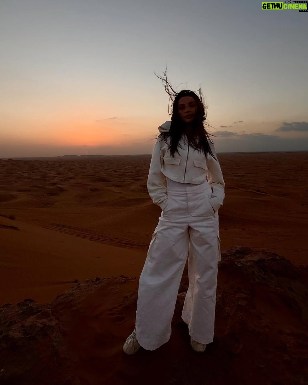 Dalida Khalil - 145.5K Likes - * “Into the desert I go, to lose my mind and find my soul.”
#desert #desertlife #desertsafari #dubai #dalidakhalil