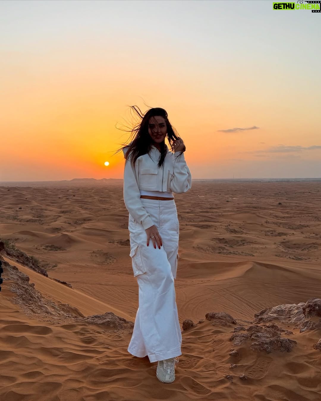Dalida Khalil - 145.5K Likes - * “Into the desert I go, to lose my mind and find my soul.”
#desert #desertlife #desertsafari #dubai #dalidakhalil