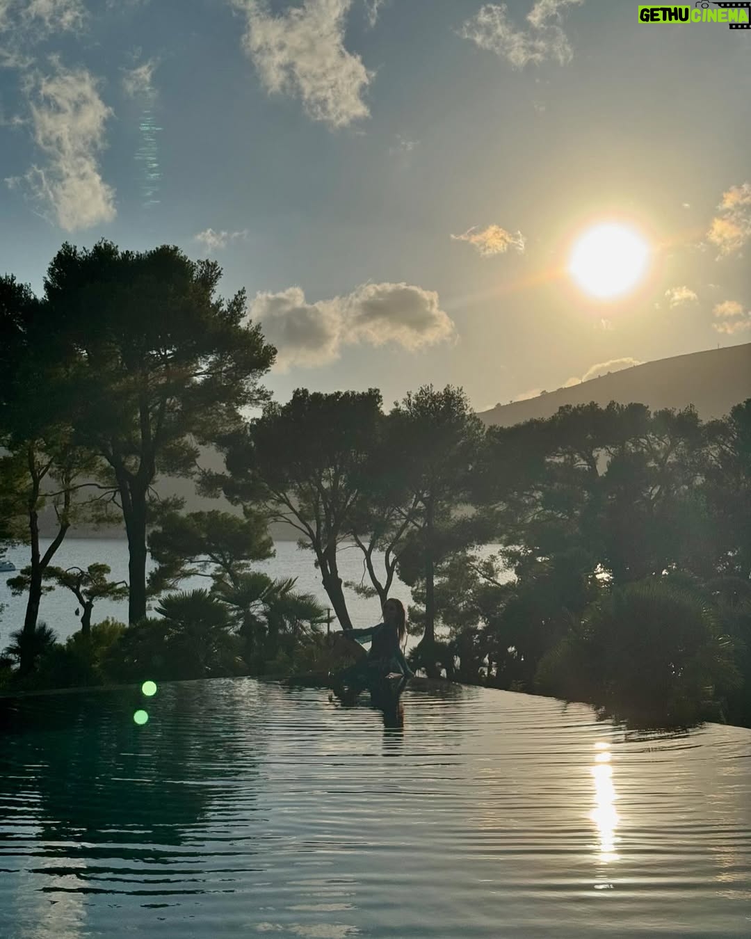 Dalida Khalil - 33.9K Likes - Capturing the magic of Mallorca 🪄
@sandyantounkhalil @mikepoladian ❤️🤍
#mallorca #mallorcaisland ##spain #memories #life #love #familytime #dalidakhalil
