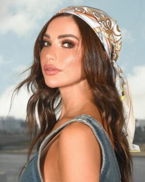 Dalida Khalil Instagram - September💙🦋
the month of transition and embracing change, Im ready for you😉😎👌
 
@zobiansaadofficiall 
@linda.makeup_artist 
@marchaidar 
@ghinwastyle 
@palazzoversacedubai 

‎#الامارات #الإمارات_العربية_المتحدة 
‎#بنات_الامارات  #ابو_ظبي #دبي  #الإمارات_العربية 

#dubai #uae #abudhabi #dubailife #dxb #sharjah #luxury #dubaifashion #emirates #burjkhalifa #actress #singer #dalidakhalil #thetheater

.
#DalidaKhalil | #داليدا_خليل