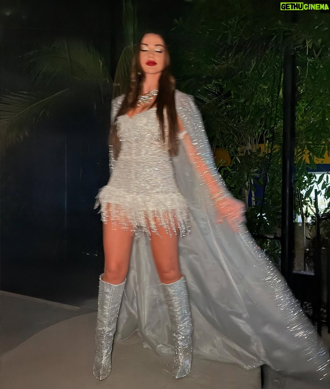 Dalida Khalil - 66.3K Likes - Happy New Year 🤍
Make up: @alinamossss
Designer : SamerDaham