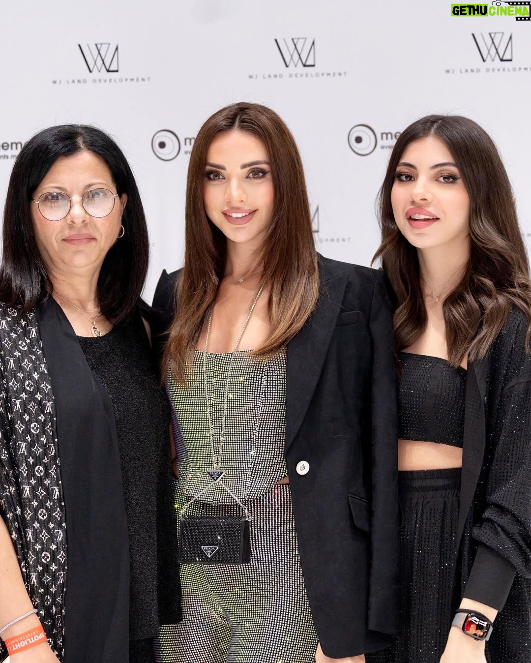 Dalida Khalil - 33.5K Likes - اليوم وأكتر من أي وقت اشتقتلّك يا لبنان.. صوت الست ماجدة وأغانيها الرائعة ردّولي ذكريات لأحلى ايام عمري عشتها ببيروت ❤️🩹❤️🩹❤️🩹.. ذكريات ولا شي قادر يمحيها من قلبي.. لا قصف ولا تفجير ولا ايد العدو السودا !
بيروت.. كنتِ وبعدك ورح تبقي دايماً “ست الدني” 💔🙏🏻🙏🏻🙏🏻.
@majidaelroumi @dubaicares @maherkhoukhaji
@agendadubai
•Styled by: @ghinwastyle @onorithelabel
•💄: @linda.makeup_artist
.photo credits: @abd