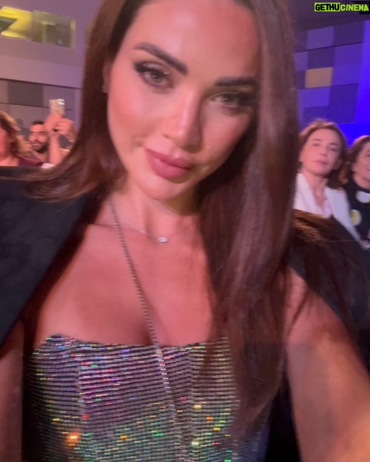 Dalida Khalil - 33.5K Likes - اليوم وأكتر من أي وقت اشتقتلّك يا لبنان.. صوت الست ماجدة وأغانيها الرائعة ردّولي ذكريات لأحلى ايام عمري عشتها ببيروت ❤️🩹❤️🩹❤️🩹.. ذكريات ولا شي قادر يمحيها من قلبي.. لا قصف ولا تفجير ولا ايد العدو السودا !
بيروت.. كنتِ وبعدك ورح تبقي دايماً “ست الدني” 💔🙏🏻🙏🏻🙏🏻.
@majidaelroumi @dubaicares @maherkhoukhaji
@agendadubai
•Styled by: @ghinwastyle @onorithelabel
•💄: @linda.makeup_artist
.photo credits: @abd