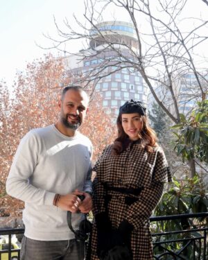 Dalida Khalil Instagram - لأول مرة من دمشق مدينة الياسمين مع المخرج الصديق @mudaribrahim 
سنوات من الحرب أغرقت هذا البلد الجميل في العنف والدمار…حمدالله انتهت الحرب 🙏🏻🙏🏻🙏🏻 والأمل بغدٍ أفضل وبالأمن والأمان في سوريا ولبنان والمنطقة العربية !
#سوريا #دمشق #الشام #داليدا_خليل