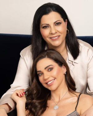 Dalida Khalil Instagram - أمي، أنتِ روحي، ونجاحي، وأمل حياتي. بكل لحظة بعيشها، أنتِ معي بكل قوتك وحبك. عيد أم سعيد لأغلى من في الوجود
 💖 #عيد_الأم #أمي_هي_كل_شي 

Make up: @dimitrislim 
Photographer: @roud.corp