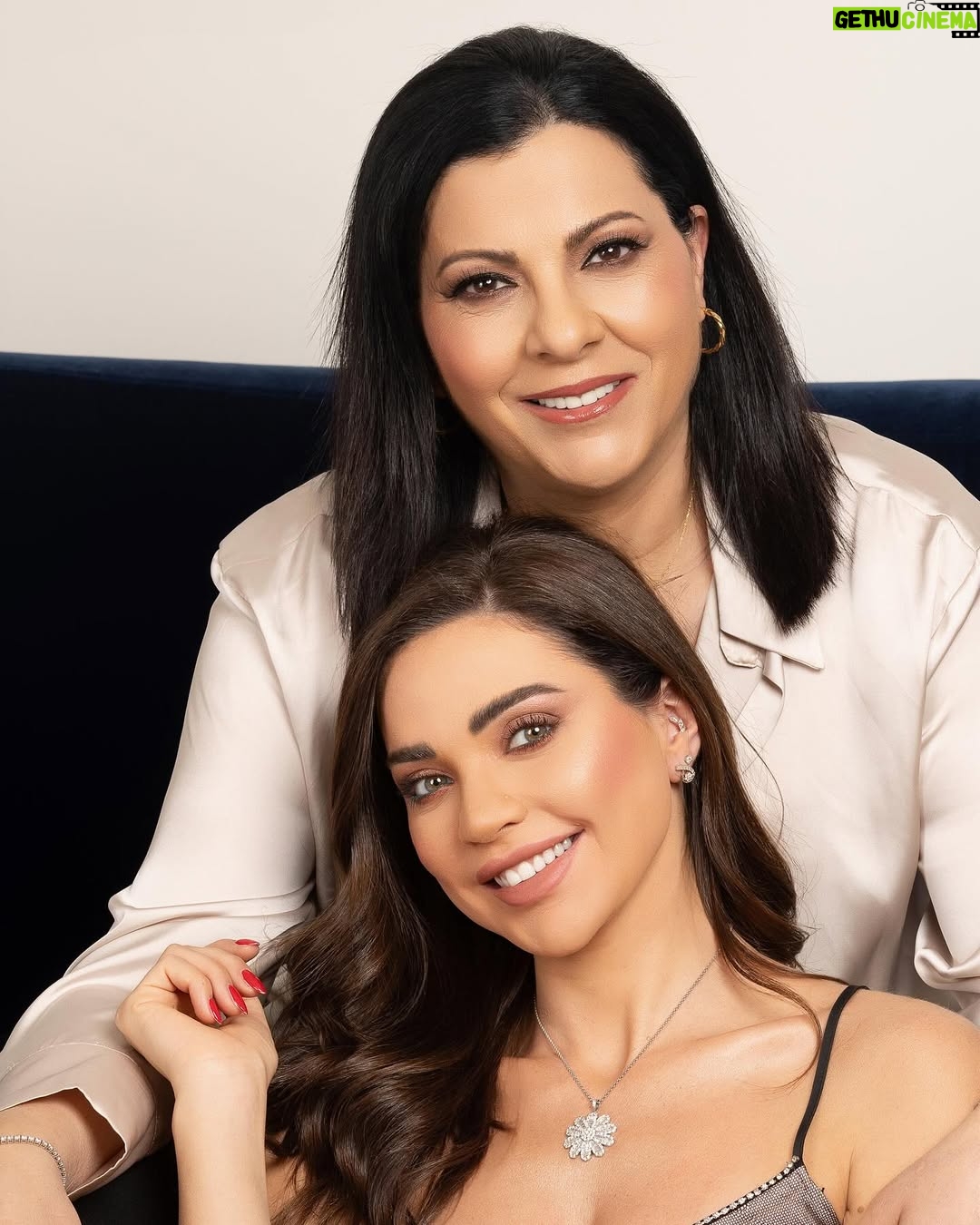Dalida Khalil - 36K Likes - أمي، أنتِ روحي، ونجاحي، وأمل حياتي. بكل لحظة بعيشها، أنتِ معي بكل قوتك وحبك. عيد أم سعيد لأغلى من في الوجود
💖 #عيد_الأم #أمي_هي_كل_شي
Make up: @dimitrislim
Photographer: @roud.corp