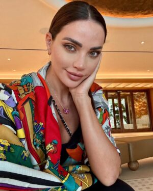 Dalida Khalil Instagram - Capturing the magic of Mallorca 🪄
@sandyantounkhalil @mikepoladian ❤️🤍

#mallorca #mallorcaisland ##spain #memories #life #love #familytime #dalidakhalil