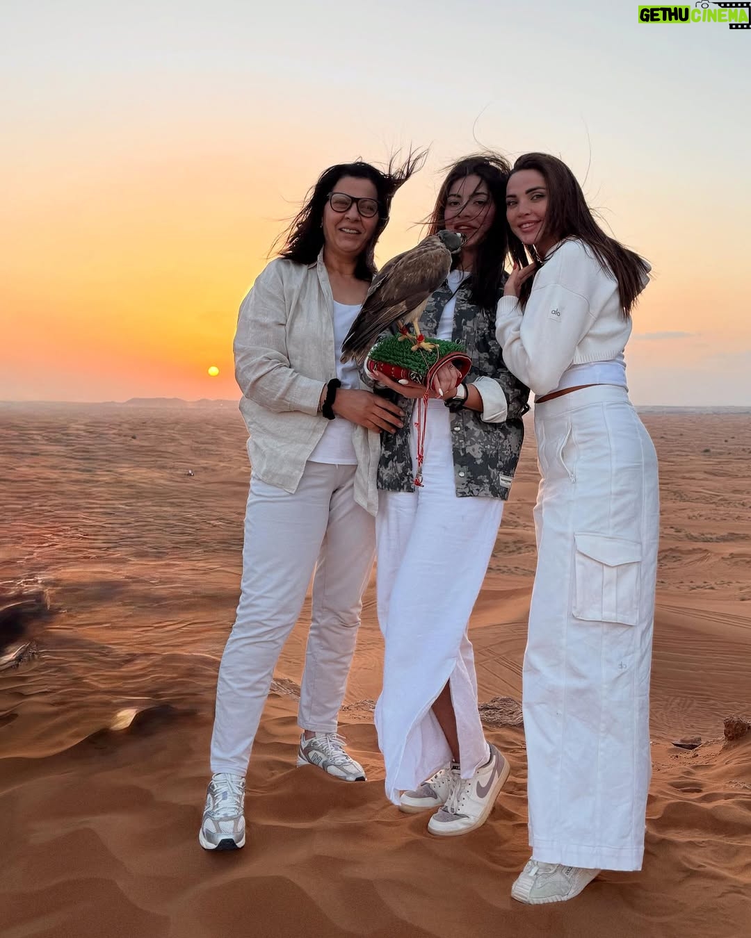 Dalida Khalil - 145.5K Likes - * “Into the desert I go, to lose my mind and find my soul.”
#desert #desertlife #desertsafari #dubai #dalidakhalil