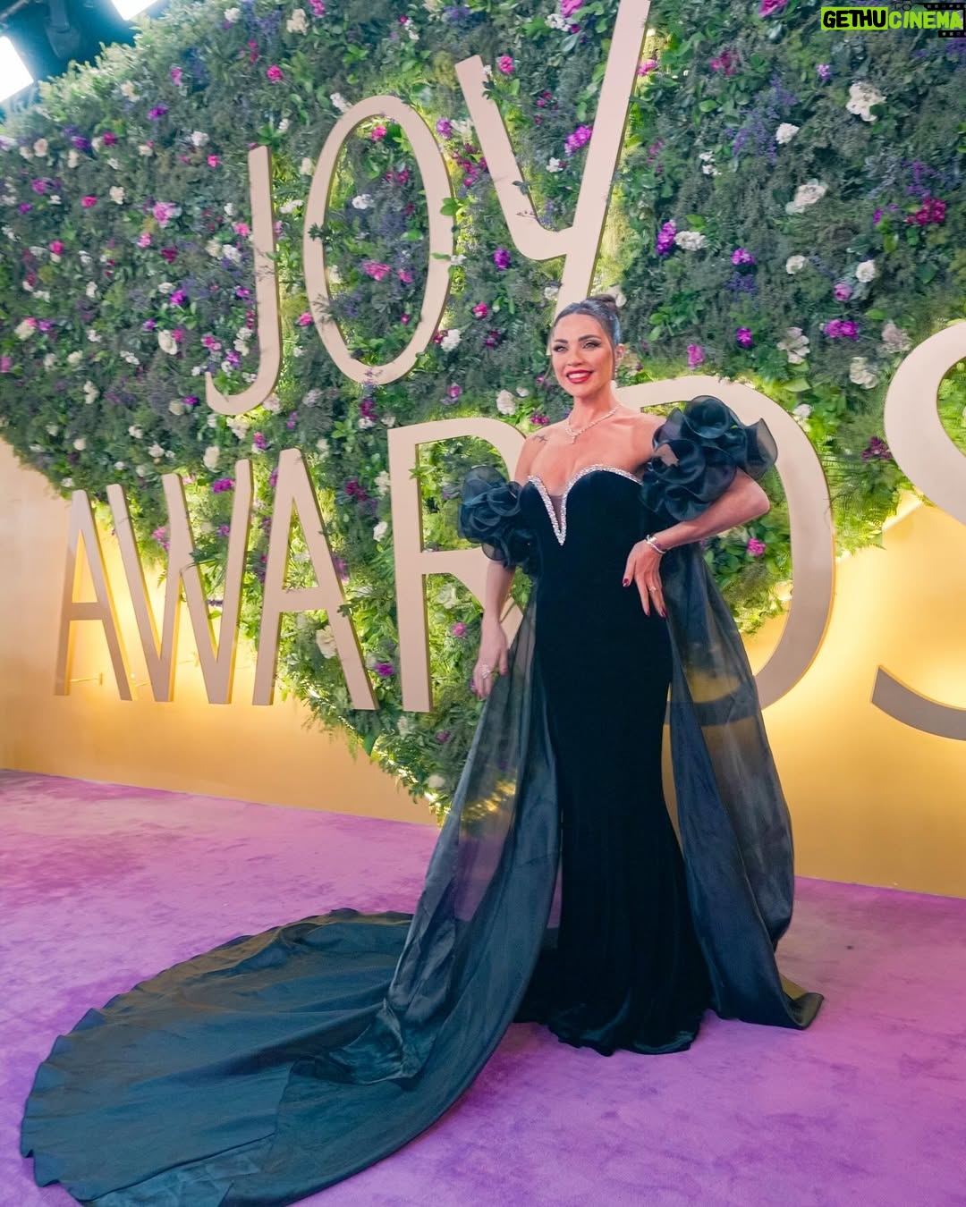 Dalida Khalil - 50.5K Likes - “Celebrating Excellence and Igniting Joy – The Joy Awards 2025, Riyadh!”
@gea_saudi @joyawards
• Stylist @ghinwastyle
•💇🏻♀️ : @elietmattar
•💄 : @tonytannouss
• 👗: @sophiabognem
•💍 : @nsoulijewelry
.photo credits: @jay_zeee_
@wesyncproduction
.
#DalidaKhalil | #داليدا_خليل