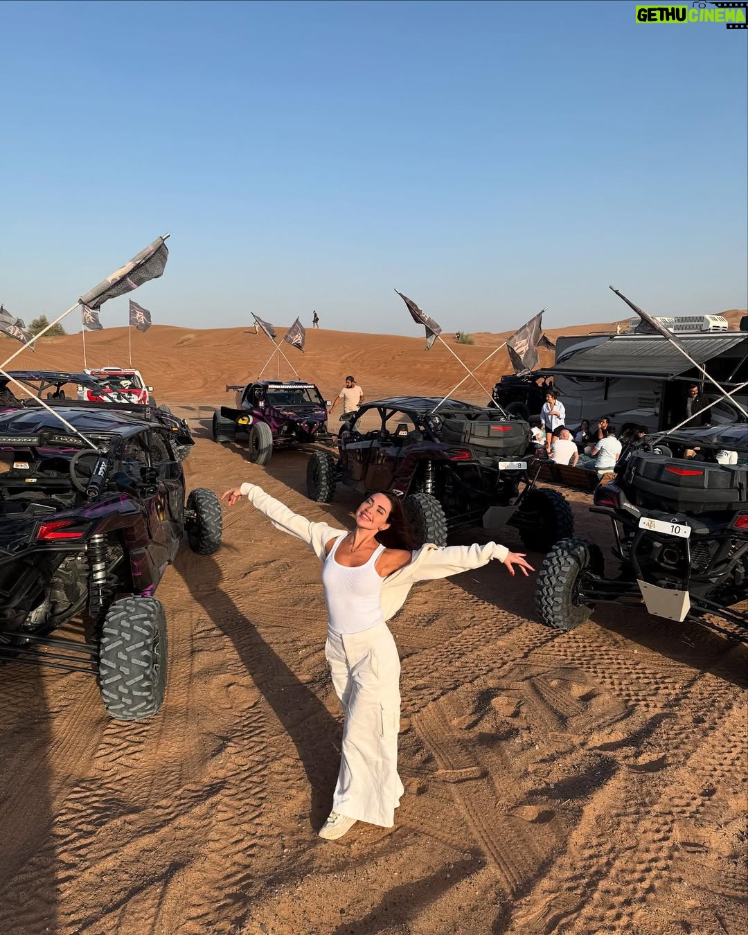 Dalida Khalil - 145.5K Likes - * “Into the desert I go, to lose my mind and find my soul.”
#desert #desertlife #desertsafari #dubai #dalidakhalil