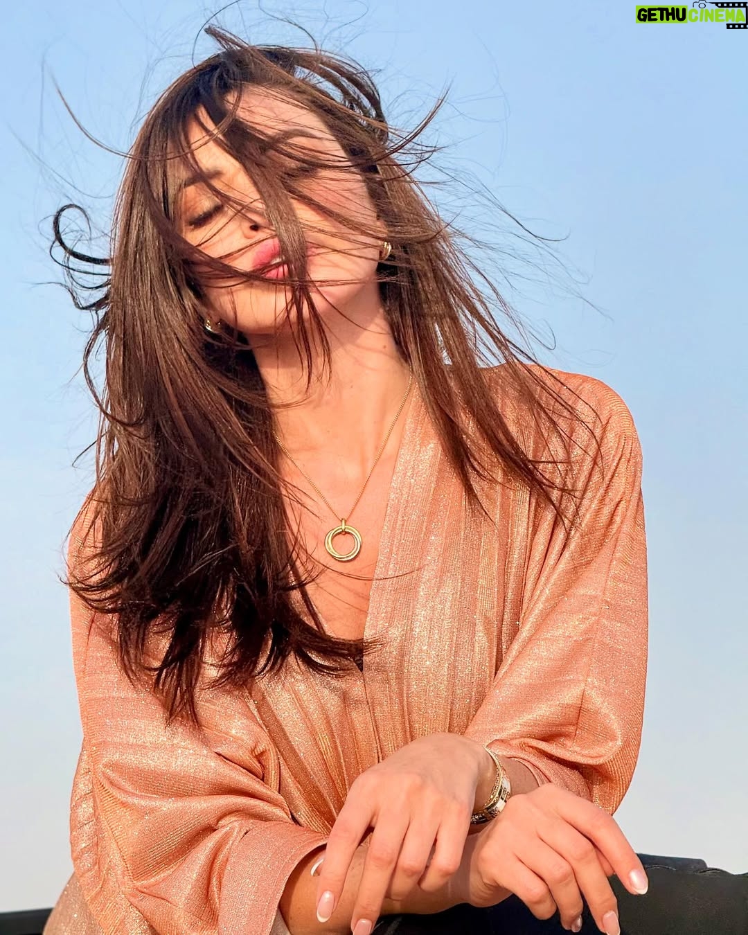 Dalida Khalil - 32.2K Likes - “Finding my way through the endless sands, but the journey is worth it. #LostInTheDesert 🌵”
Wearing a beautiful abaya from @fashionvoicefk @atelier.fk
Hair and make up: @laloge_uae
#dubai #shooting #desert #dalidakhalil