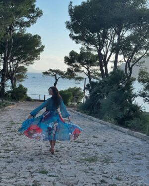 Dalida Khalil Instagram - Capturing the magic of Mallorca 🪄
@sandyantounkhalil @mikepoladian ❤️🤍

#mallorca #mallorcaisland ##spain #memories #life #love #familytime #dalidakhalil