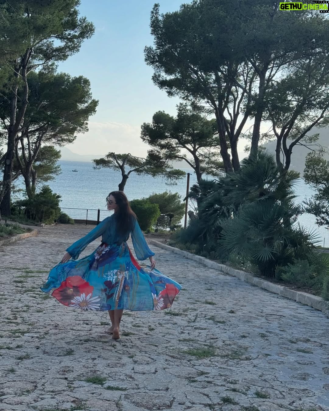 Dalida Khalil - 33.9K Likes - Capturing the magic of Mallorca 🪄
@sandyantounkhalil @mikepoladian ❤️🤍
#mallorca #mallorcaisland ##spain #memories #life #love #familytime #dalidakhalil
