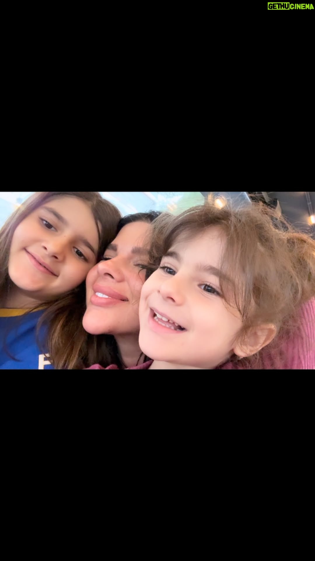 Damla Ersubaşı - 10.9K Likes - Fotoğraf çekmek istedi minik 🐰😍