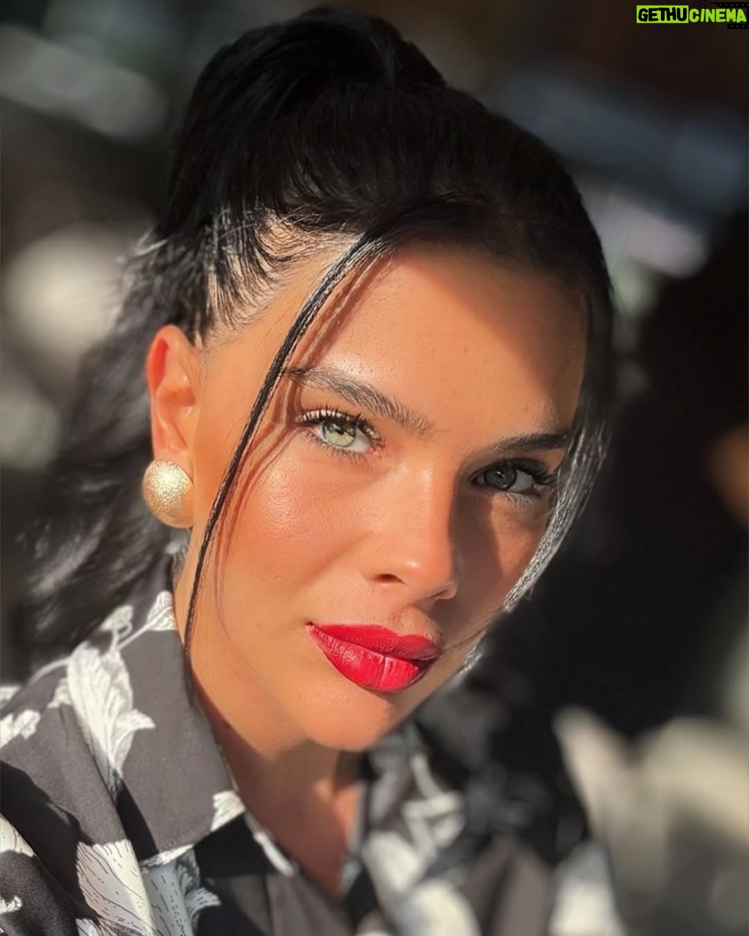 Damla Ersubaşı - 11.7K Likes - Tamam, story’de kalmasın😏❤️