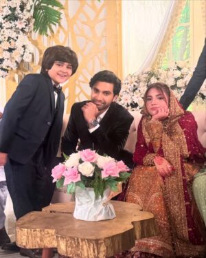 Dananeer Mobeen Instagram - Hougayi shaadi. 🤝🏻
-
@farahtalibaziz 
@sultansumair 
-
#talroshkishaadi #meemsemohabbat #meemsemohabbat❣️