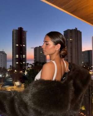 Daniela Blasco Instagram - Primeros dias en Benidorm🌴 Muchos ensayos, fittings, gym, los sunsets… un sueño✨ Risas con mi dream team y  preparándonos a tope para la primera semifinal el día 28⭐️ Estoy ansiosa, quiero que llegue yaaaaa🫧 Que días tan increíbles en Don Pancho, no puedo ni describir lo feliz que estoy siendo y lo lleno que tengo el corazón💕 os quieroooooooooo