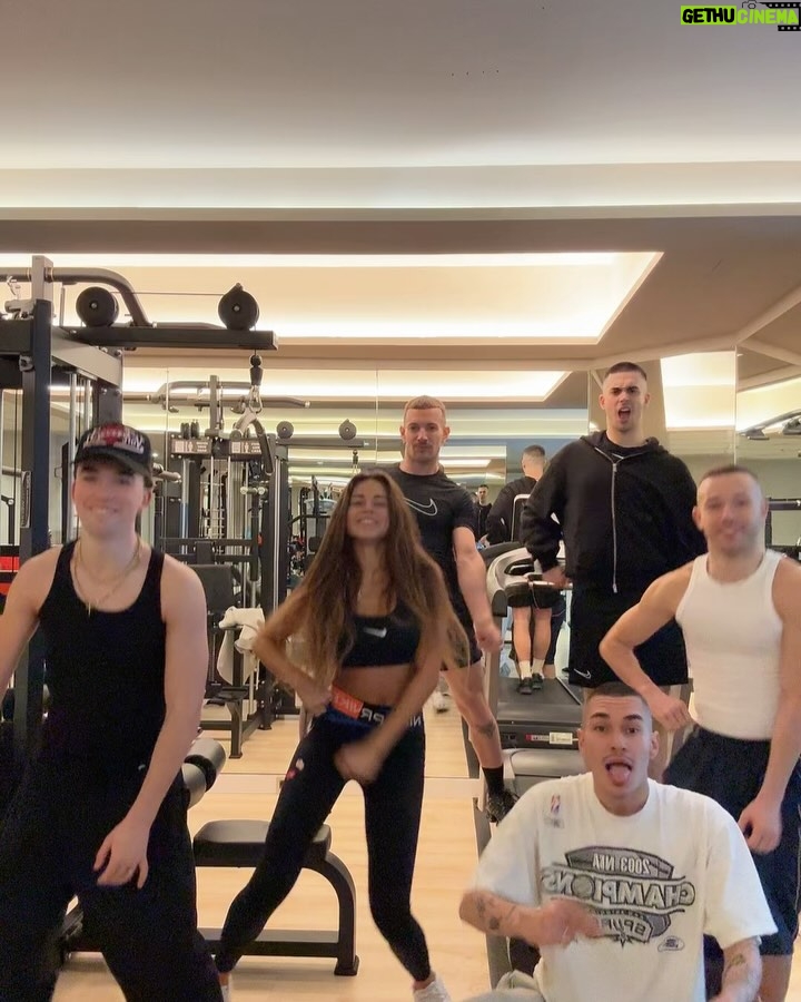 Daniela Blasco - 19.1K Likes - Primeros dias en Benidorm🌴 Muchos ensayos, fittings, gym, los sunsets… un sueño✨ Risas con mi dream team y preparándonos a tope para la primera semifinal el día 28⭐️ Estoy ansiosa, quiero que llegue yaaaaa🫧 Que días tan increíbles en Don Pancho, no puedo ni describir lo feliz que estoy siendo y lo lleno que tengo el corazón💕 os quieroooooooooo