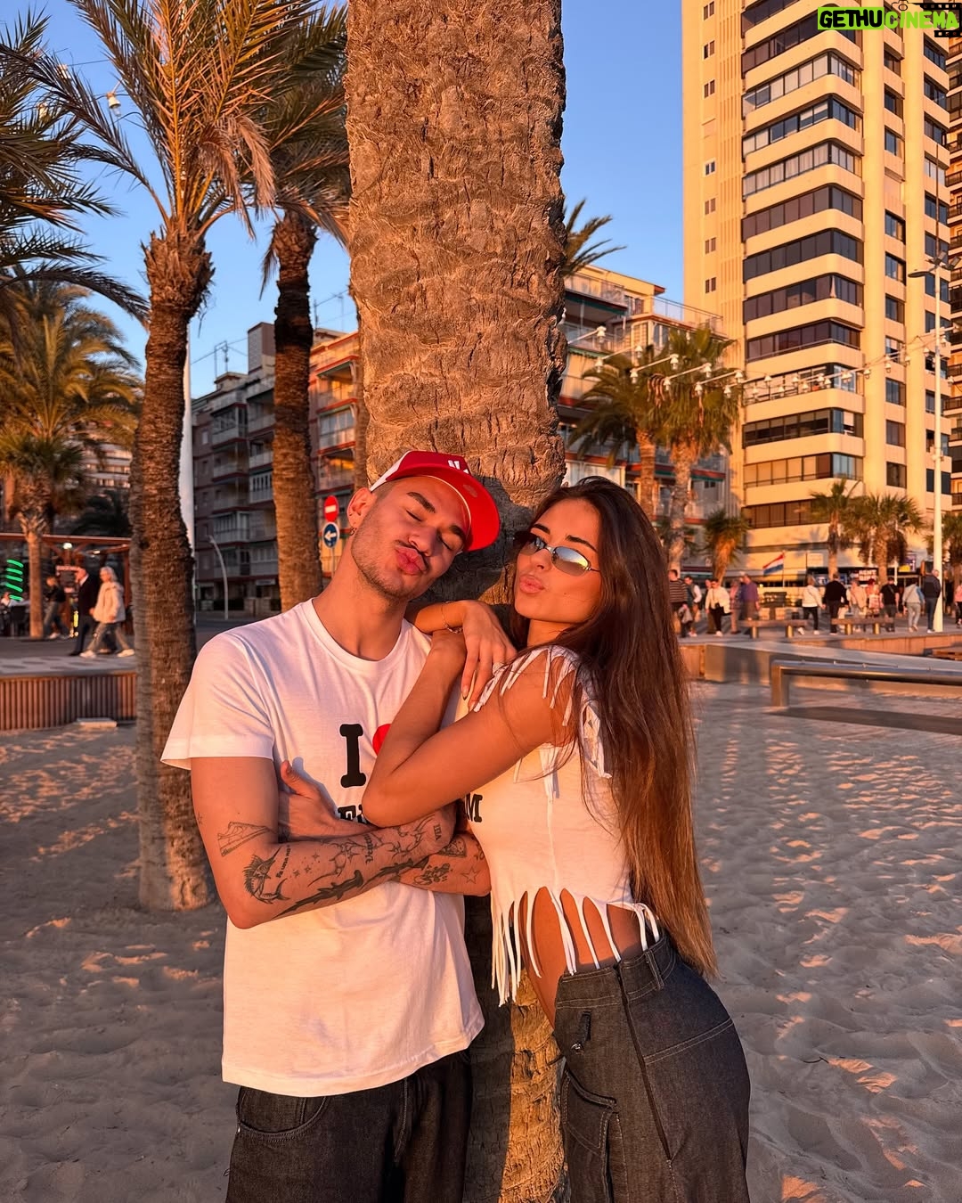 Daniela Blasco - 23.6K Likes - Sigo con resaca emocional🥲 Que alguien me vuelva a teletransportar a Benidorm porfavooor😭💘 UH NANA YA HA LLEGADO A 1.000.000 DE STREAMS🫧🌟 GRACIAS POR TANTO OS AMOOOOO⭐️🫧
Glam @maybelline_es x @miguelbling
Hair @sebastianproes x @miguelbling
Styled by @albertomurtra @miamicci.es