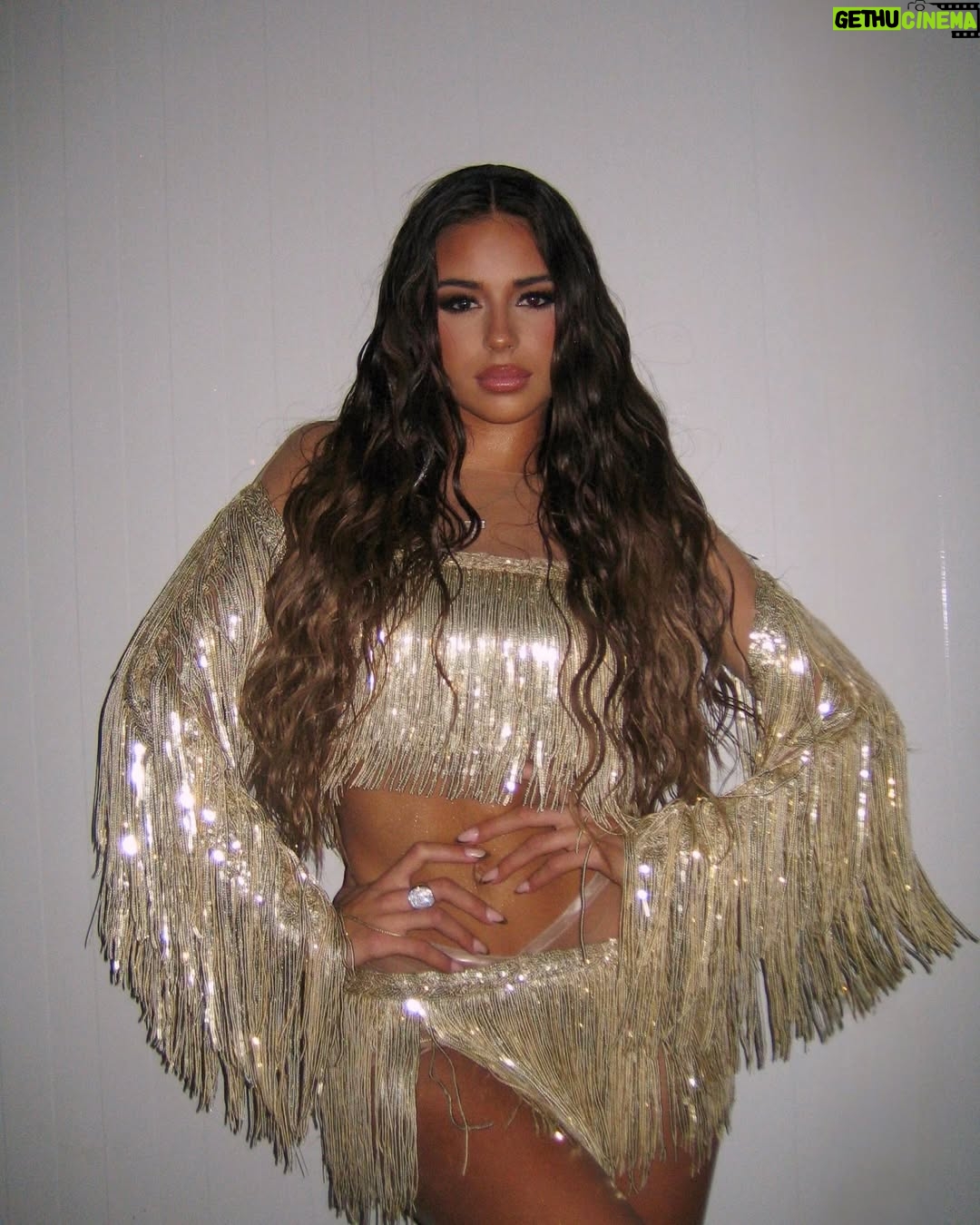 Daniela Blasco - 23.6K Likes - Sigo con resaca emocional🥲 Que alguien me vuelva a teletransportar a Benidorm porfavooor😭💘 UH NANA YA HA LLEGADO A 1.000.000 DE STREAMS🫧🌟 GRACIAS POR TANTO OS AMOOOOO⭐️🫧
Glam @maybelline_es x @miguelbling
Hair @sebastianproes x @miguelbling
Styled by @albertomurtra @miamicci.es