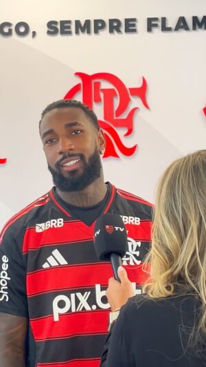 Daniela Boaventura Instagram - A Flamengo tv anunciou ao vivo a renovação de contrato do Gerson. Pega os bastidores e já diz pra gente se tá confiante pra Libertadores amanhã! ❤️🖤🃏