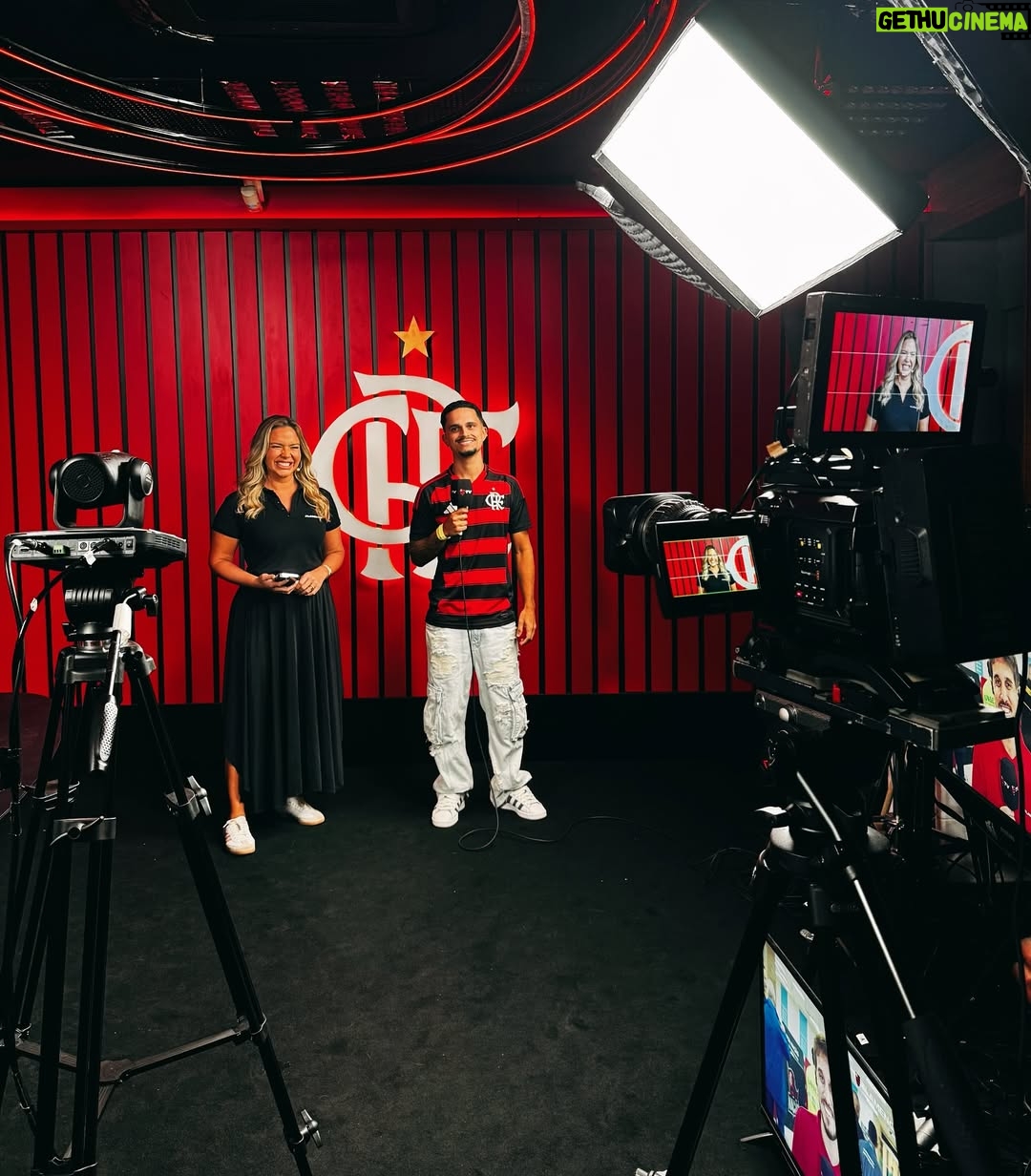 Daniela Boaventura - 19.5K Likes - Que noite especial, obrigado pelo convite @flamengo e pelo bate papo incrível e super leve @danielaboaventura , foi um prazer estar com vocês e poder contar um pouco sobre a nossa história ❤️🖤
Gravamos todos os bastidores, vocês querem ver na integra?