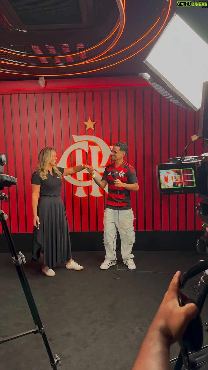 Daniela Boaventura - 9.6K Likes - Os bastidores do meu bate-papo com a FlamengoTV no pré-jogo!
Obrigado, @flamengo pelo convite. Foi incrível estar com vocês e poder contar um pouco da nossa história com o clube até aqui. ❤️🖤🎥