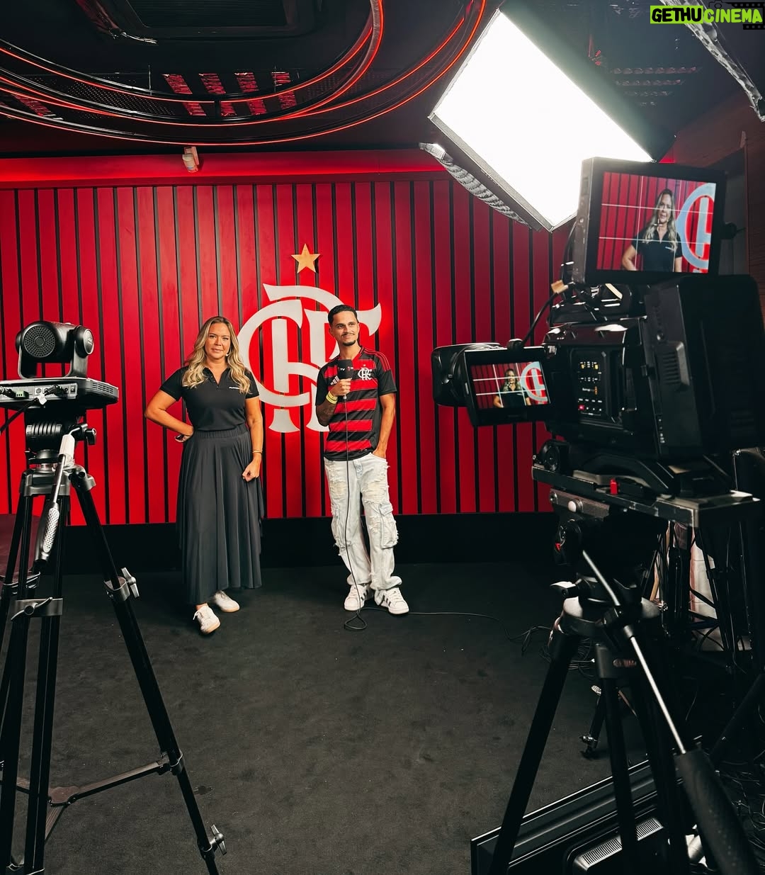 Daniela Boaventura - 19.5K Likes - Que noite especial, obrigado pelo convite @flamengo e pelo bate papo incrível e super leve @danielaboaventura , foi um prazer estar com vocês e poder contar um pouco sobre a nossa história ❤️🖤
Gravamos todos os bastidores, vocês querem ver na integra?