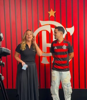 Daniela Boaventura Instagram - Que noite especial, obrigado pelo convite @flamengo e pelo bate papo incrível e super leve @danielaboaventura , foi um prazer estar com vocês e poder contar um pouco sobre a nossa história ❤️🖤

Gravamos todos os bastidores, vocês querem ver na integra?