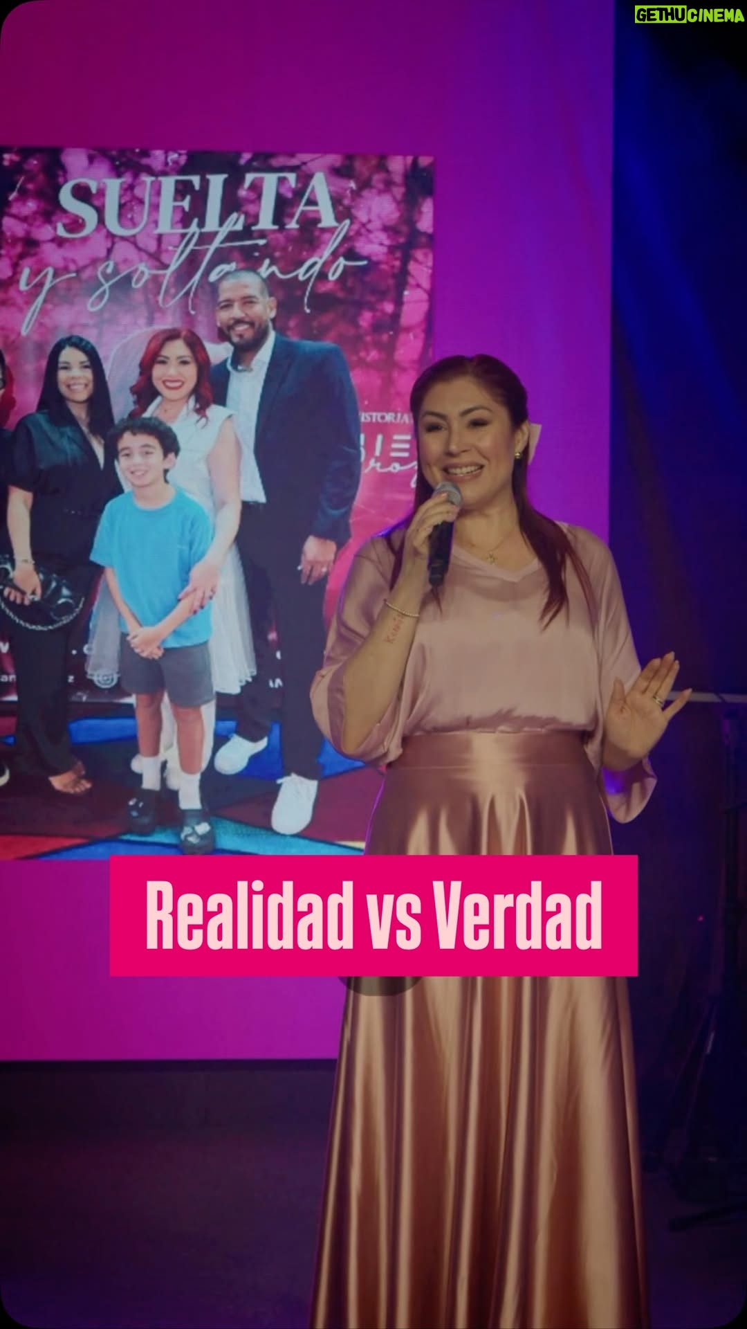 Daniela Droz - 1.8K Likes - Lo que estás viendo hoy puede ser tu realidad… pero no necesariamente es tu verdad.
La realidad te muestra lo que está frente a tus ojos.
La verdad te recuerda lo que Dios dijo de ti.
No vivas limitado por lo que ves… camina confiado en lo que crees.
“Porque por fe andamos, no por vista.” — 2 Corintios 5:7
“Y conocerán la verdad, y la verdad los hará libres.” — Juan 8:32
📍 @iecalvario
👗 @naydacolonboutique
💻 edición by @abelofilms
#creyendoysoltando #danieladroz #coachingyespiritualidad #testimonio #RealidadVsVerdad #FeQueTransforma #IdentidadEnDios