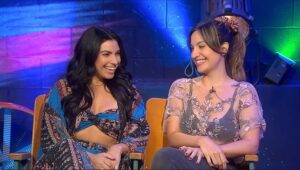 Daniela Palavecino Instagram - Pongan like, comenten, sígannos, bajen la app de @latvnetwork donde está nuestra entrevista completa y así LATV nos va a amar más aún y quizás nos contraten a las Palave-Sisters 😋👯‍♀️
.

Like, comment, follow us, download the @latvnetwork app where our complete interview is, so then LATV will love us even more and maybe they will hire us as Palave-Sisters 😋👯‍♀️

You are awesome guys @dakyta @nickyparisbitch ❤️❤️