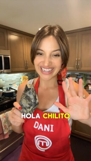 Daniela Palavecino Instagram - Hola Chile 🇨🇱! Llego allá la próxima semana, echo mucho de menos estar allá ❤️
Aprovecharé de comerme una wenas empanadas y voy a comprobar si las empanadas de @kikasilvas son tan buenas como ella dice 😋