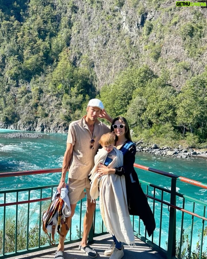 Daniela Palavecino - 7.9K Likes - Inolvidable Puerto Varas 💚 Gracias por tanto @hotel_cdl 🌋
No olvidaremos este lugar y todas sus goodies 😋
Mis gringuitos quedaron fascinados, tan lindo mi 🇨🇱❤️💙
.
Les dejo en las historias más frases que mandaron para Denisska 🤣