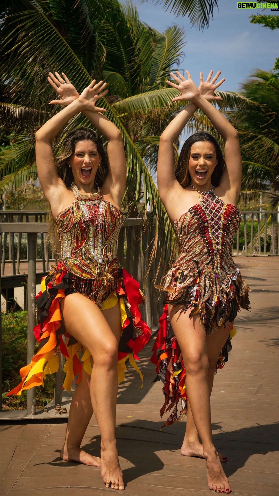 Daniella Donado - 62.9K Likes - El Mapalé es un ritmo afrocolombiano de danza. Su nombre proviene del pez teleósteo Cathorops mapale, cuyos movimientos eran muy rápidos fuera del agua, en la playa, se comparan con la agilidad y fuerza de quienes danzan.
¡Que viva el carnaval de Barranquilla!