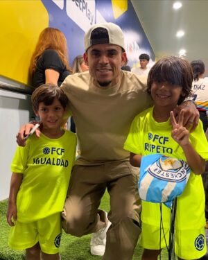 Daniella Donado Instagram - Mezcla de sentimientos, porque a pesar del resultado, mi hijo vivió una de las mejores noches de su vida.
#mamaorgullosa