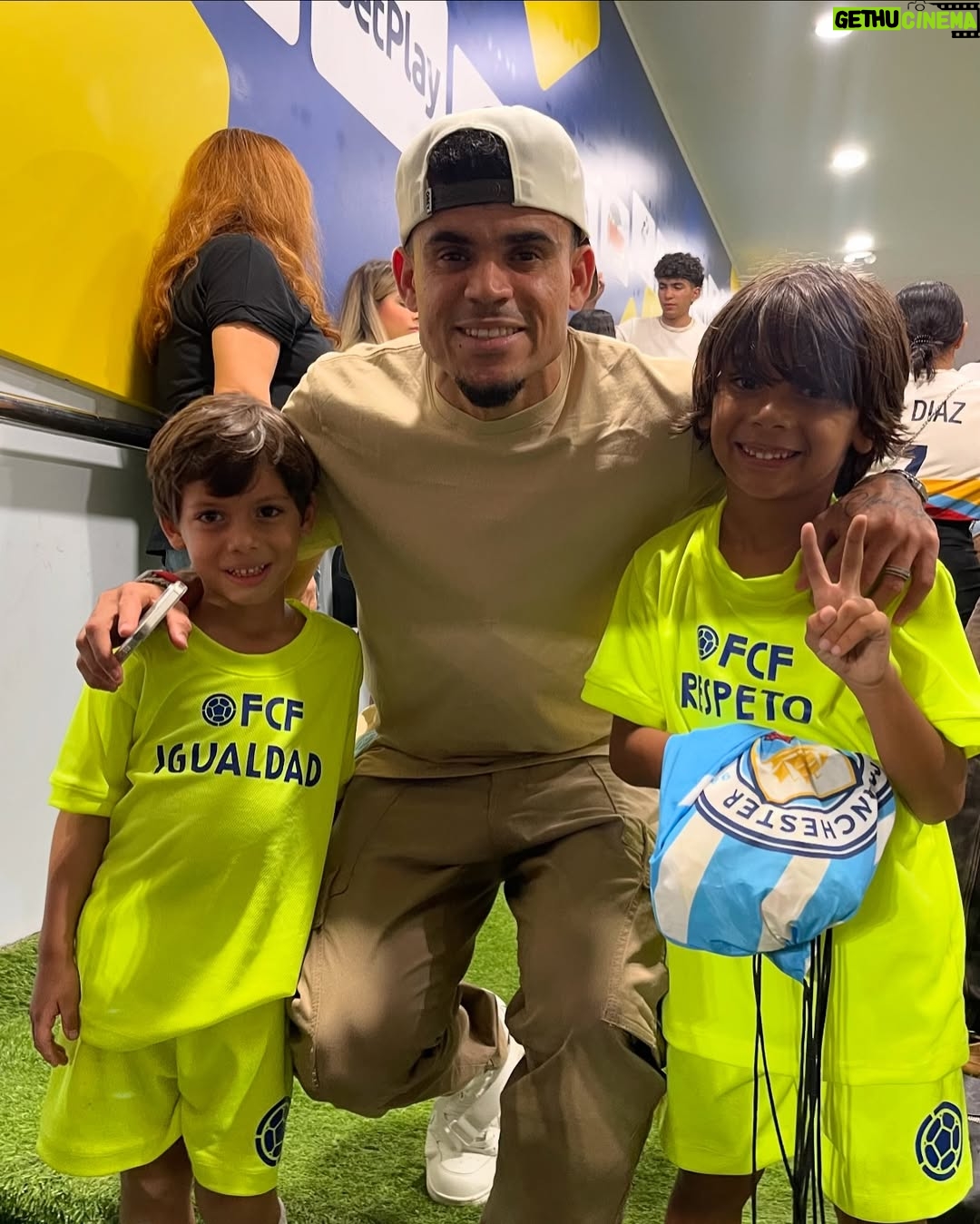 Daniella Donado - 33.3K Likes - Mezcla de sentimientos, porque a pesar del resultado, mi hijo vivió una de las mejores noches de su vida.
#mamaorgullosa