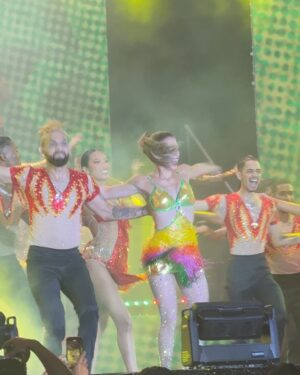 Daniella Donado Instagram - Ahora si, oficialmente empieza el mejor carnaval del mundo! El de mi QUILLA
Que viva  mi carnaval!!!!!!!!! Y que viva su reina @tatianaangulof 
Yo con mi mejor compañía @virgiliotorres