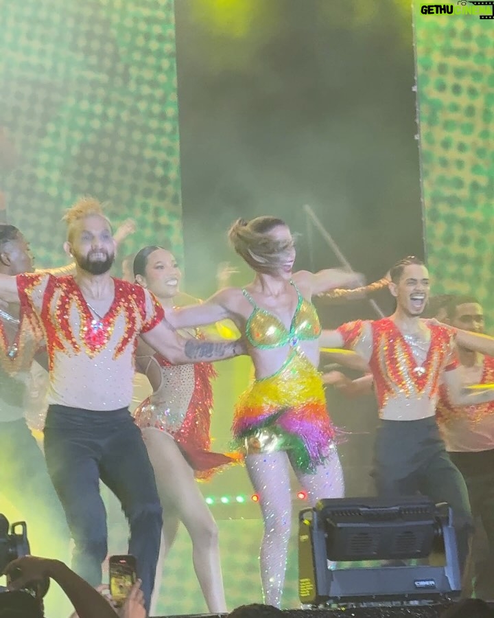 Daniella Donado - 21K Likes - Ahora si, oficialmente empieza el mejor carnaval del mundo! El de mi QUILLA
Que viva mi carnaval!!!!!!!!! Y que viva su reina @tatianaangulof
Yo con mi mejor compañía @virgiliotorres