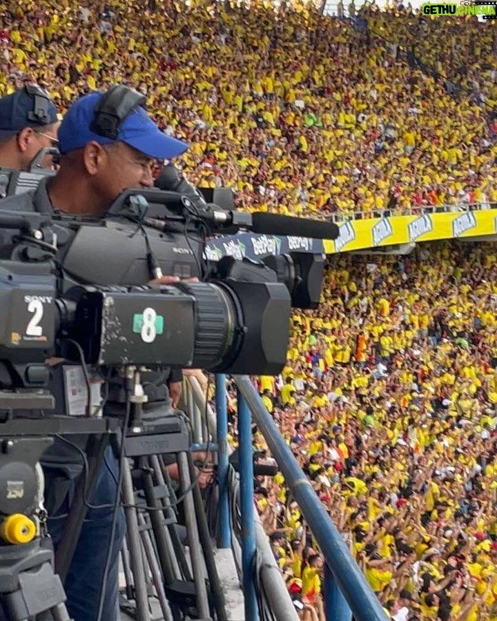 Daniella Donado - 43.9K Likes - Que gran día el que vivi! Y que EMOCIÓN LO QUE HOY NUESTRA SELECCIÓN NOS HIZO VIVIR !!!!!!!!!! Saben que respiro fútbol y hoy un gran trabajo periodístico de la mano de @fcfseleccioncol
GRACIAS