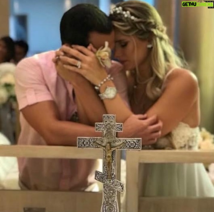 Daniella Donado - 28.4K Likes - 1 1=3
Y ese ha sido el secreto, Dios se valió de nuestras oraciones individuales para armar una familia en El. Y así nos unió
Caminando de tu mano
Te amo en el amor de Cristo amor mío @virgiliotorres
Feliz aniversario 7