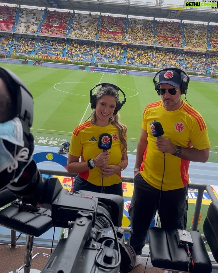 Daniella Donado - 14.6K Likes - Una jornada más con @fcfseleccioncol con un partidazo que nos regaló la sele hoy conmemorando los 100 años!!!!!
Gracias por este día y gracias por seguir regalándonos partidos ÚNICOS como el de hoy.
Y mi equipazo @palaciopedro @felipesaruma @juliandiaz.1 @juannicosuarez18
#vamospormas