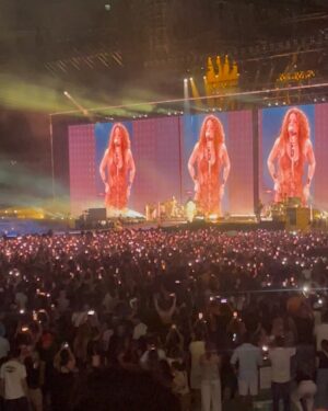 Daniella Donado Instagram - Quisiera poder resumir aún más la noche que @shakira nos regaló, todo fue PERFECTO!! Aún no supero la noche de anoche. Gracias por mover cada una de nuestras fibras
#lmynlworldtour #lmynlworldtourbarranquilla #shakira