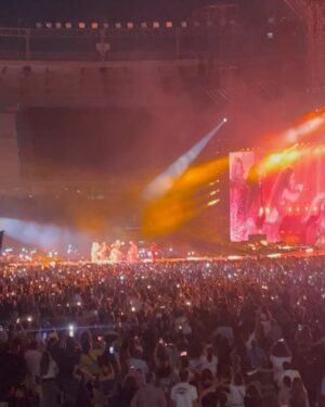 Daniella Donado Instagram - Quisiera poder resumir aún más la noche que @shakira nos regaló, todo fue PERFECTO!! Aún no supero la noche de anoche. Gracias por mover cada una de nuestras fibras
#lmynlworldtour #lmynlworldtourbarranquilla #shakira